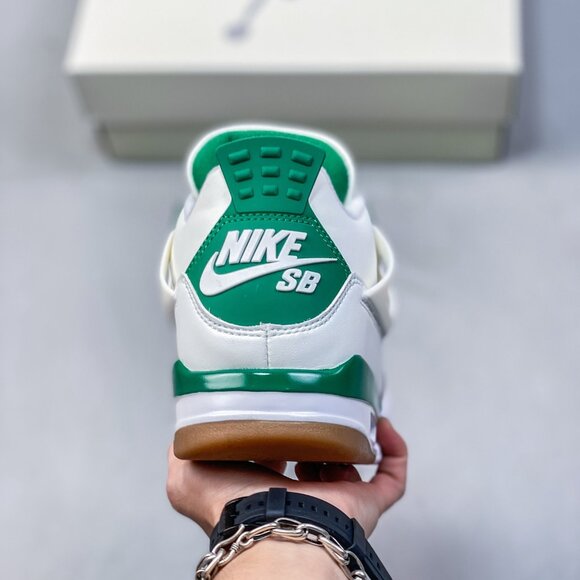 Athletic_Shoes
